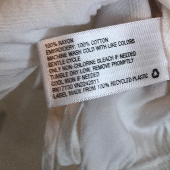 Mossimo White Ruffle Embroider Crop Top size M - Picture 8 of 8